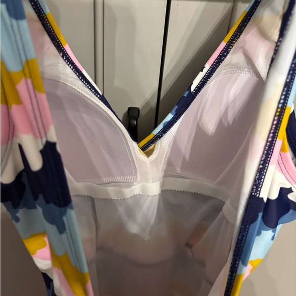 Boden Ruched Sides Scalloped Print One Piece Swimsuit Size 4 Women’s - Picture 4 of 7